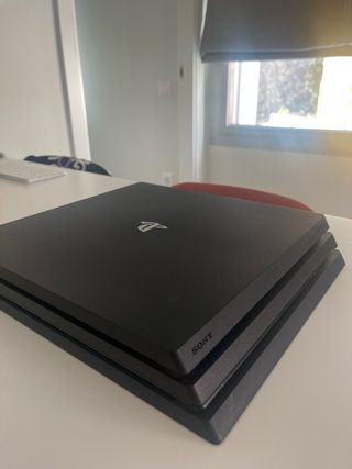 PS4 Pro 1TB + Mando + Base Carga + Far Cry 5