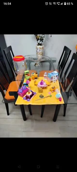 Muebles de madera de casita de muñecas