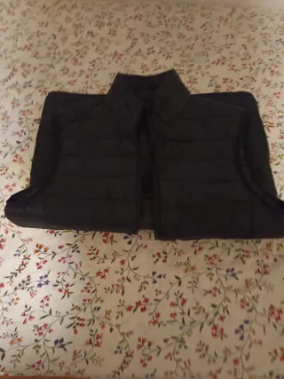 Chaleco negro acolchado. El precio es negociable