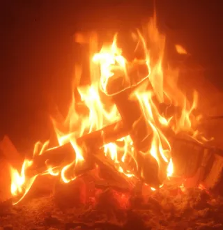 Legnetti tagliati per accendere il fuoco