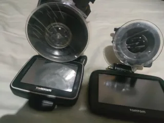 2 GPS TomTom con soporte