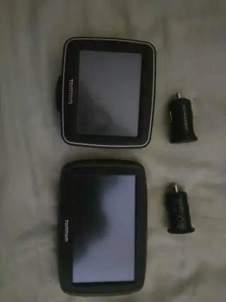 2 GPS TomTom con soporte