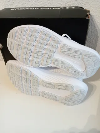 ESTRENA! Zapatillas Under Armour talla 38 Unisex