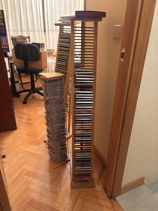 Estantería para CDs de madera y plástico