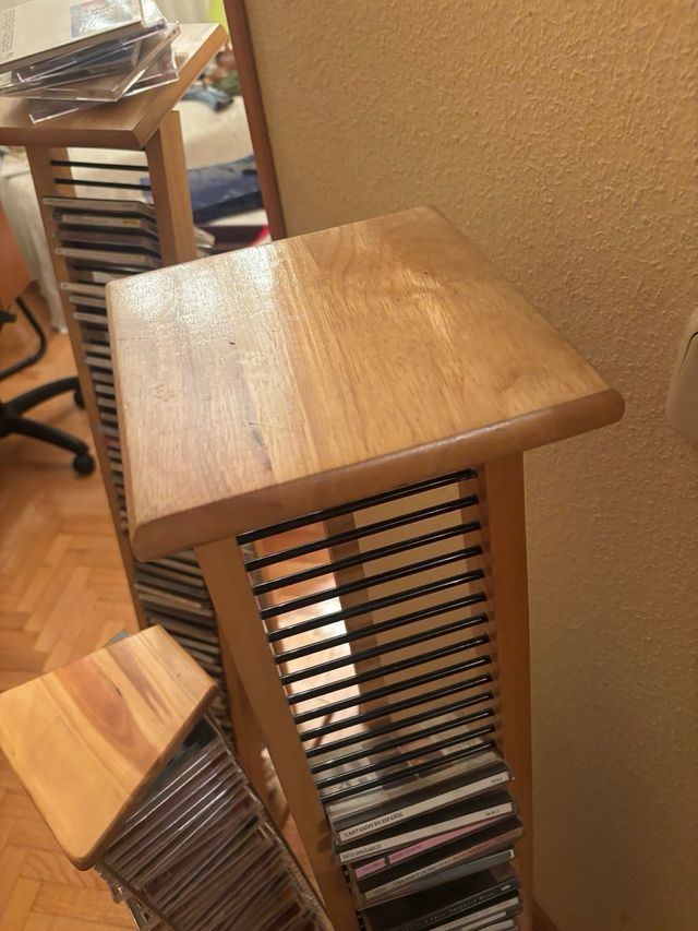Estantería para CDs de madera y plástico