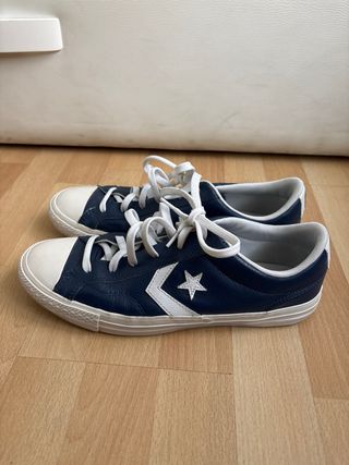 Converse azules con estrella blanca. Talla 42