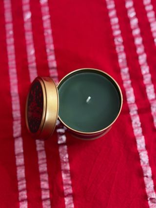 Candela profumata foresta natalizia