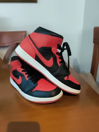 Zapatillas Nike Jordan Negras y Rojas