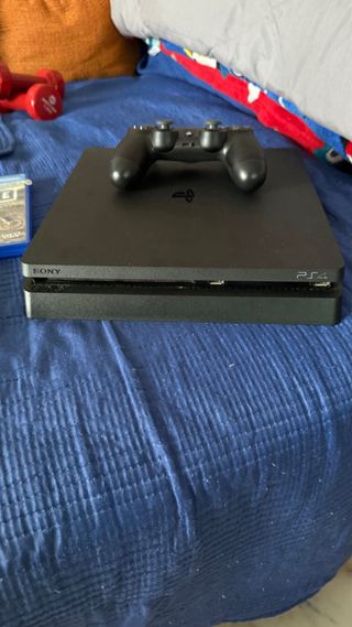 PS4 (PlayStation 4) con 3 juegos
