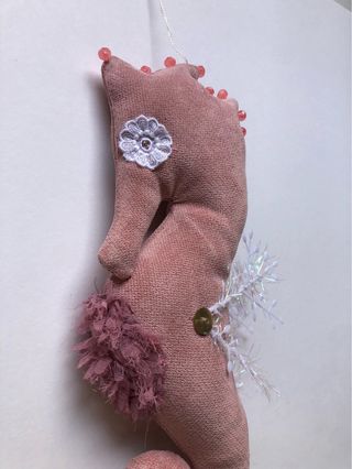 Caballito de mar rosa palo hecho a mano