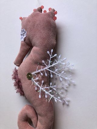 Caballito de mar rosa palo hecho a mano