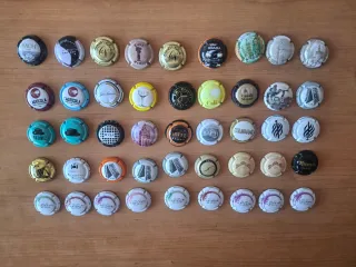 45 Chapas de Cava Variadas