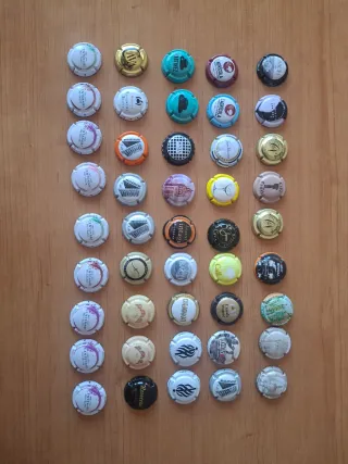 45 Chapas de Cava Variadas