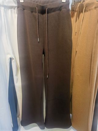 Pantalón chándal marrón con cordón