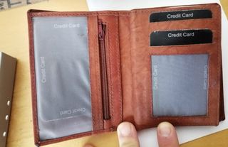 CARTERA DE PIEL DE CABALLERO.-