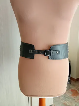 Cintura donna nera con borchie argento