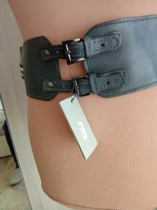 Cintura donna nera con borchie argento