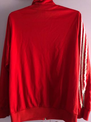 Chaqueta Adidas Roja con Rayas Blancas