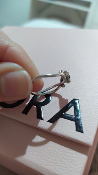 Anillo Pandora Flor con piedra rosa