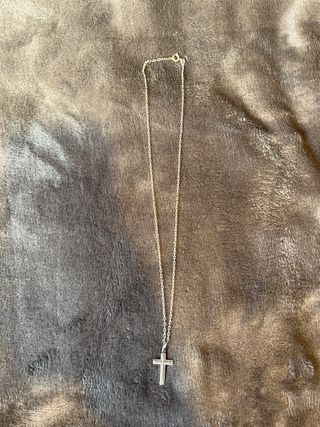 Colgante Cruz Plata.  Precio negociable.