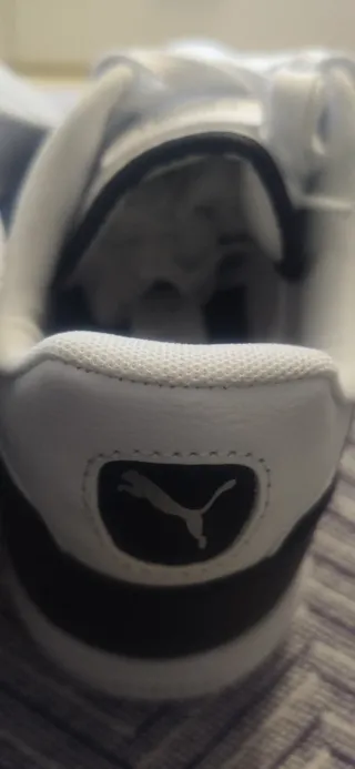 Zapatillas Puma Caven Negras y Blancas