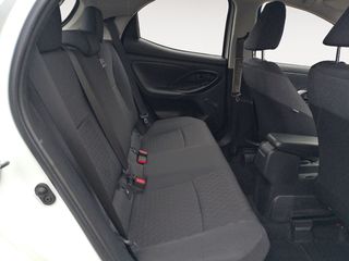 Toyota Yaris Hybrid 2WD Bussines