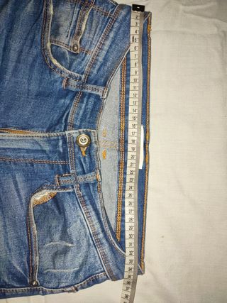 Pantalón vaquero Zara azul desgastado