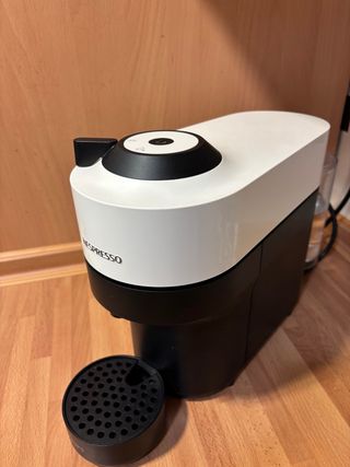 Cafetera Nespresso Blanca y Negra