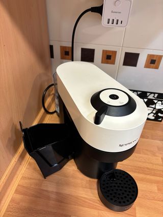 Cafetera Nespresso Blanca y Negra