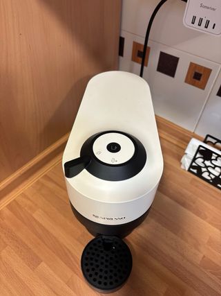 Cafetera Nespresso Blanca y Negra