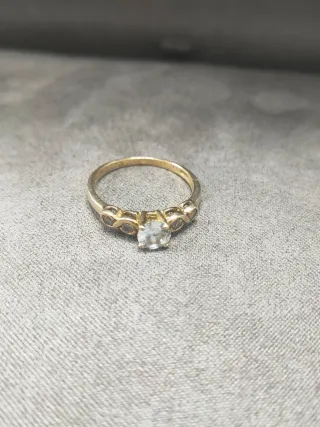 Anillo Oro 18k con Circonita