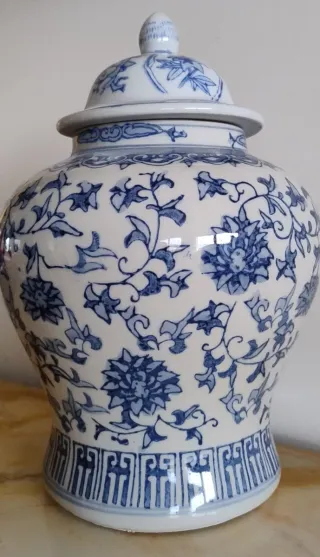 Vaso ceramica decorato con coperchio