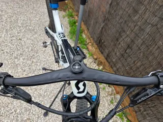 BICI MTB SCOTT BASTANTE EQUIPADA Y CUIDADA