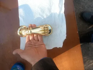 Pomo de bronce para puertas antiguas