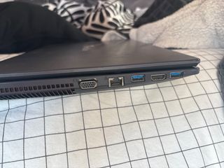 Ordenador portátil gris