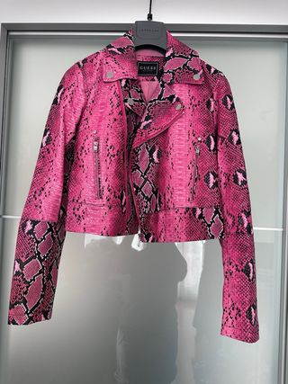 Giacca Guess donna pelle rosa pitone