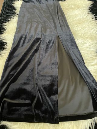 Conjunto negro de cuerpo y falda