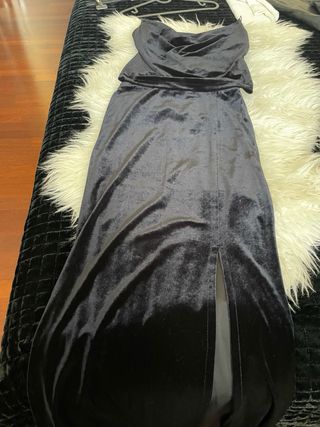 Conjunto negro de cuerpo y falda