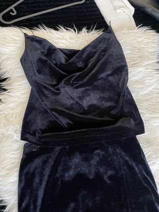Conjunto negro de cuerpo y falda