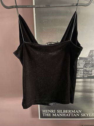 Conjunto negro de cuerpo y falda