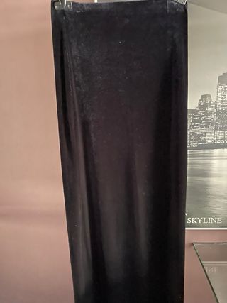 Conjunto negro de cuerpo y falda