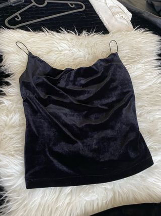 Conjunto negro de cuerpo y falda