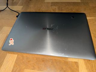 Portátil Asus UX501VW averiado con cargador