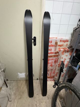 Atomic Backland + fijaciones Backland + pieles