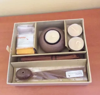 Portacandele elegante in cartone con accessori