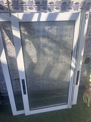 Ventana corredera de aluminio blanco