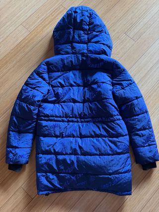 Abrigo Desigual azul con estampado