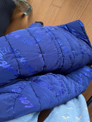 Abrigo Desigual azul con estampado