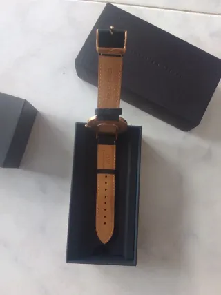 Reloj Daniel Wellington Negro y Dorado