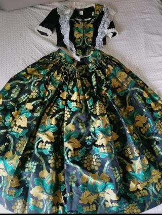 Traje Alicantina y Mantilla Negro/Dorado